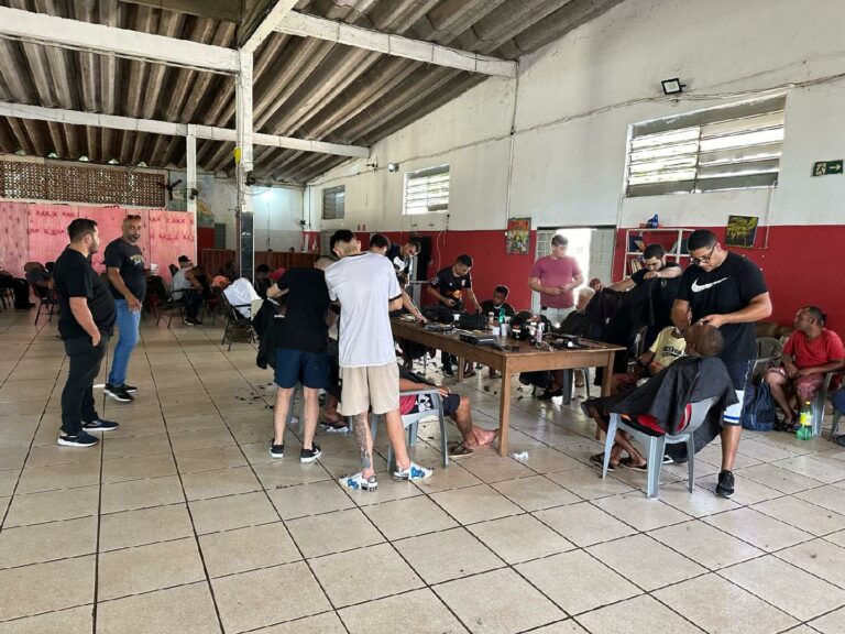 Parceria com iniciativa privada muda o visual das pessoas em situação de rua no Centro POP