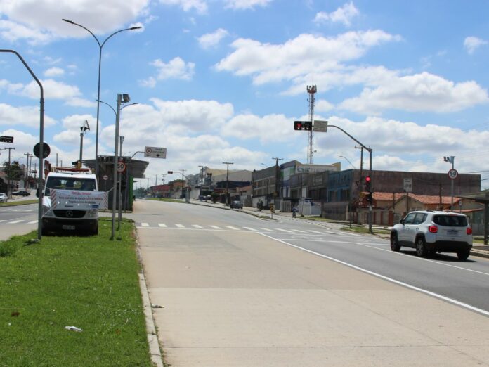 Equipamento instalado nos cruzamrentos da Avenida Ruy Rodrigues com a Maria Julieta Godoi Cartezani terá velocidade máxima de 50km/h .