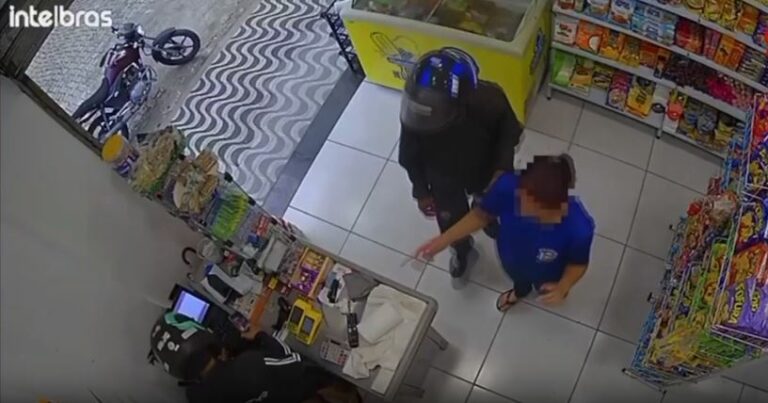 Dupla assalta mercadinho de Praia Grande em um minuto; veja o vídeo