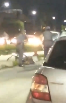 Homem é baleado após assaltar jovem em São Vicente