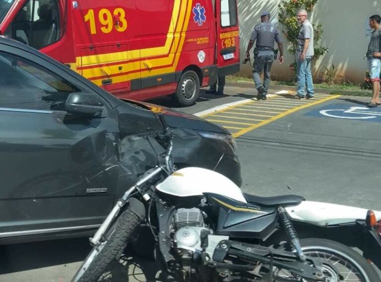 Homem perde o nariz e parte da boca em acidente entre carro e moto em Araçatuba