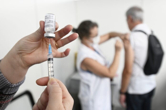 Sintomas de dengue: dez centros de saúde abrem neste sábado para ampliar assistência