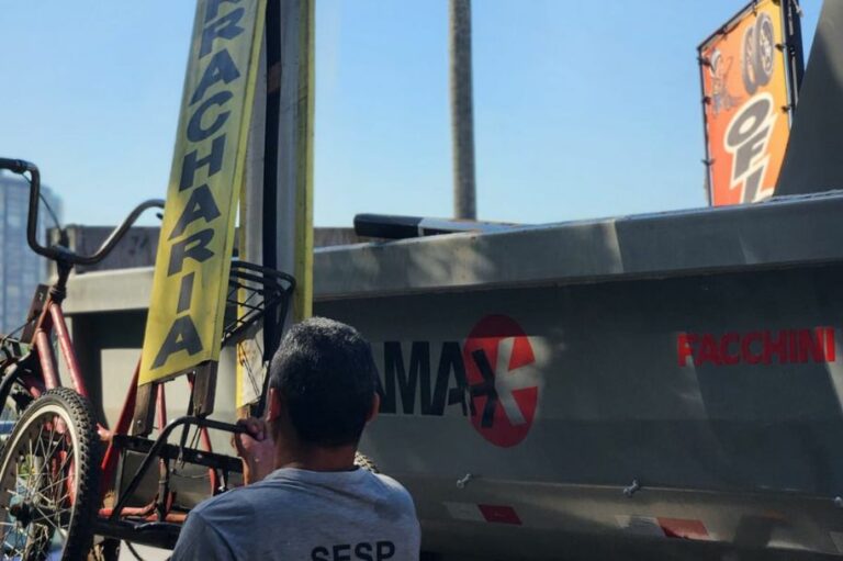 Publicidades irregulares são removidas de São Vicente