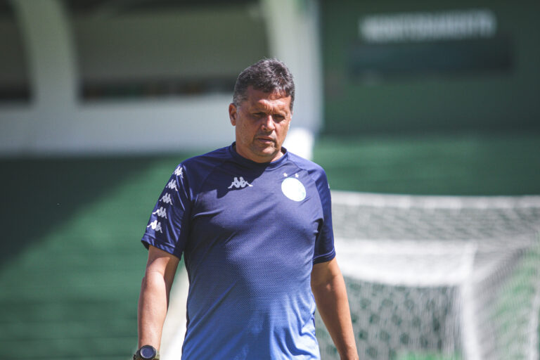 Com sete jogos no comando, Guarani anuncia saída de Claudinei Oliveira. Foto: Raphael Silvestre.