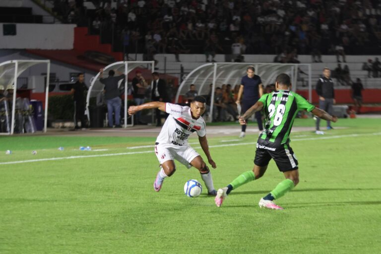 Botafogo escapa de derrota na estreia da Série B 