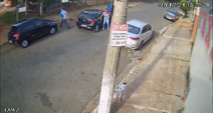 Assalto em Campinas vítima é abordada com carro em movimento; veja