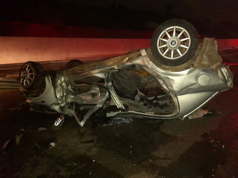 Capotamento em rodovia no interior de SP mata pai e filho