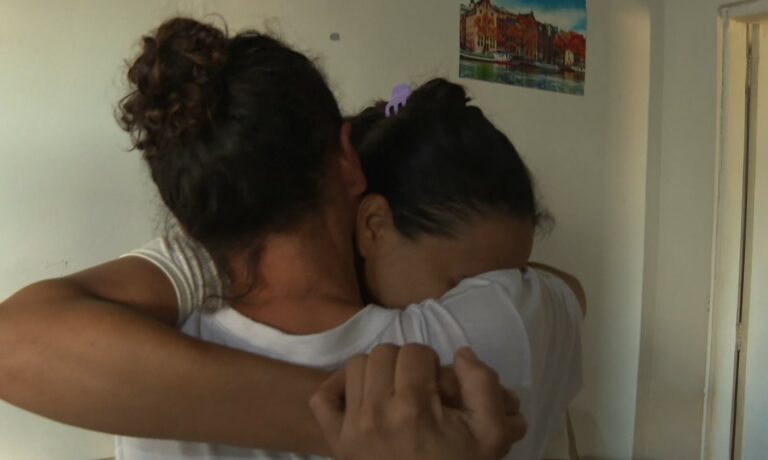 Exclusivo: mães de crianças que morreram da mesma forma se encontram pela 1ª vez