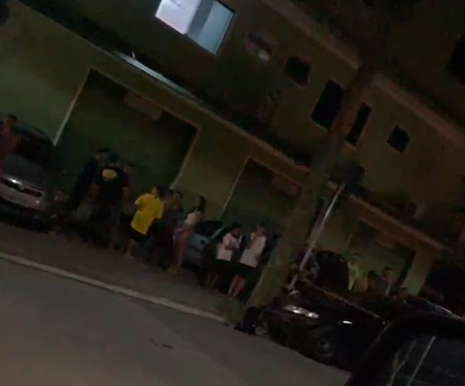 Motorista morre após bater com carro em árvore no interior de SP Motorista morre após bater com carro em árvore no interior de SP