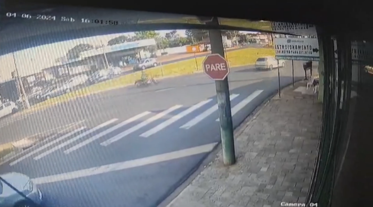 EXCLUSIVO: Novas imagens flagram movimentação de motociclista antes de acidente fatal