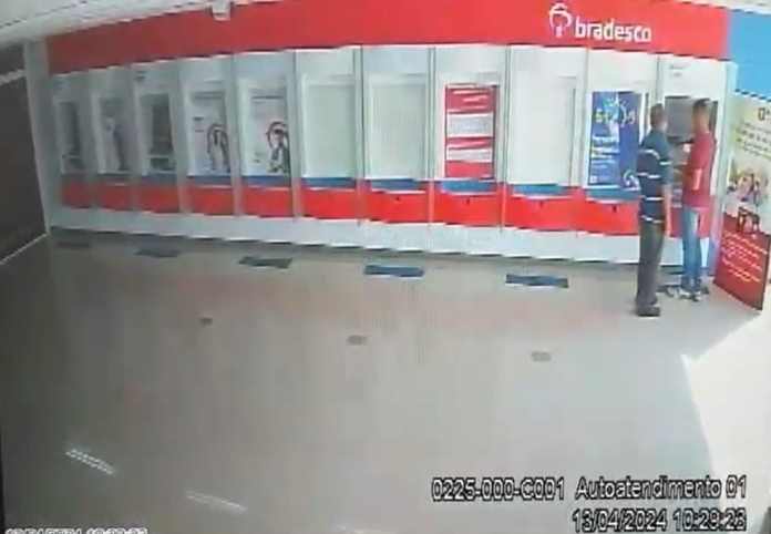 Dupla é presa por aplicar golpes em idosos em agências bancárias no interior de SP