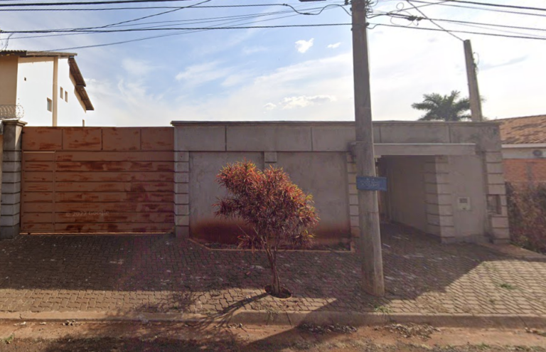 Em assalto à residência da zona Sul, suspeito entra em luta corporal com policial, tenta arrebatar arma e é detido