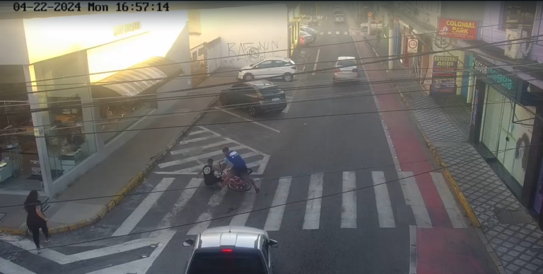 Homem é impedido de furtar bicicleta por moradores de Pinda