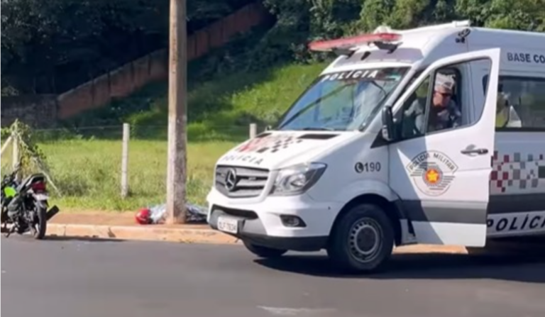 Na Av. Maurílio Biagi, motoboy de 35 anos morre ao colidir contra poste de energia