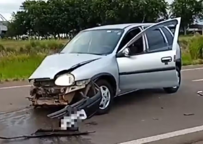 Colisão entre três veículos congestiona tráfego na SP-461 em Birigui