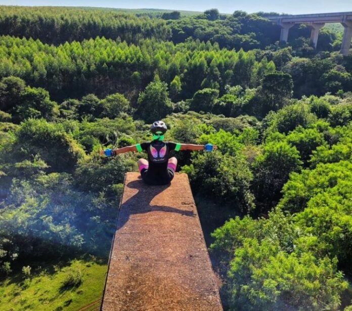 Ciclista morre após cair de uma altura de 15 metros na Ponte do Esqueleto