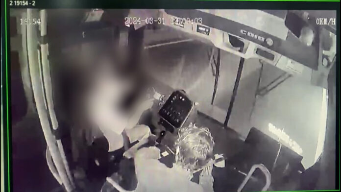 Circuito interno de ônibus foi crucial para identificação de suspeito de matar jovem; veja Circuito interno de ônibus foi crucial para identificação de suspeito de matar jovem; veja