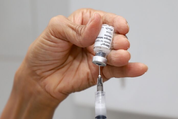 Com doses próximas do vencimento, Ministério da Saúde amplia vacinação contra dengue