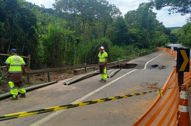 Rodovia que dá acesso a 4 cidades segue interditada até sábado na região