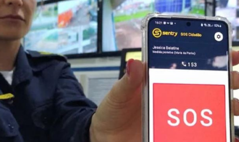 Mulher aciona ‘botão do pânico’ em aplicativo após ex-companheiro desrespeitar medida protetiva e aparecer em sua janela