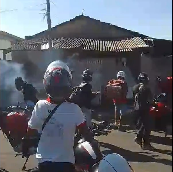 Entregador que convocou o ataque à casa de cliente alega em áudios ter sido agredido com uma tijolada