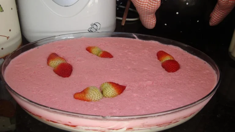 Aprenda a fazer um gelado de morangos divino