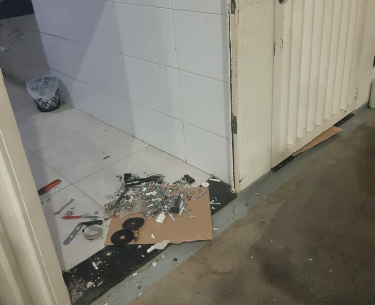 Homem é preso após ser flagrado tentado furtar empresa de embalagens