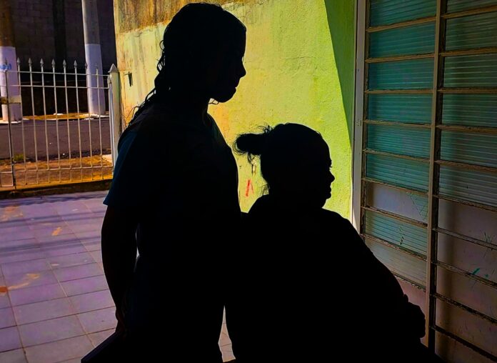 Homem é preso após ser reconhecido por vítimas de ato obsceno Homem é preso após ser reconhecido por vítimas de ato obsceno