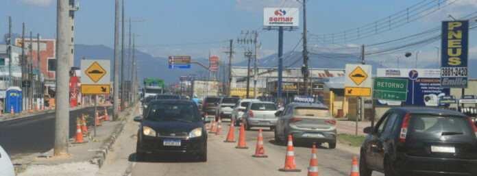 Obras interditam trechos na Rodovia Dr. Manuel Hyppolito Rego em Caraguá