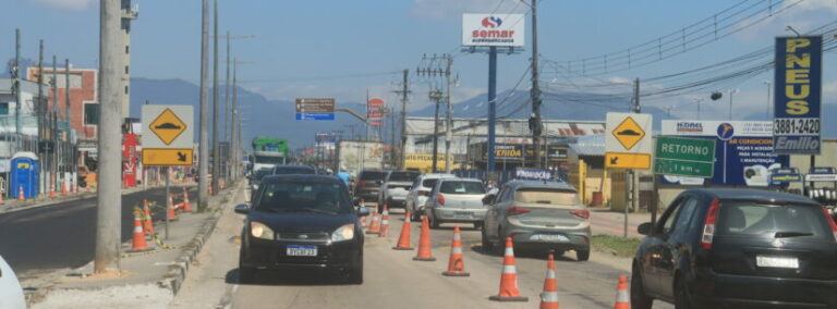 Obras interditam trechos na Rodovia Dr. Manuel Hyppolito Rego em Caraguá
