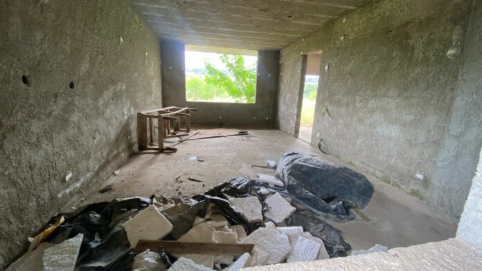 Moradores cobram conclusão de obra parada desde de 2018