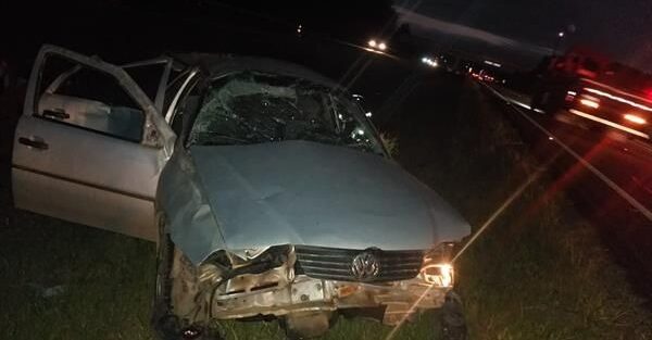 Pneu de carro estoura e veículo capota na Rodovia dos Bandeirantes uma pessoa morreu