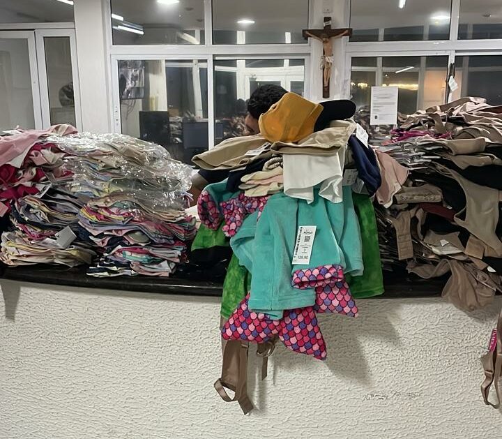 Quadrilha do RJ é presa em Indaiatuba com 600 peças de roupas furtadas de lojas de shopping