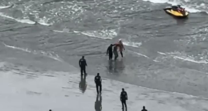 GCM é filmado dando soco em menor de idade suspeito de assalto à mão armada; Veja o vídeo