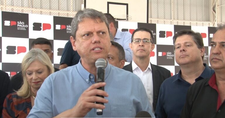 Em visita à região de Ribeirão Preto, Tarcísio de Freitas inaugura unidade da Etec em Cravinhos