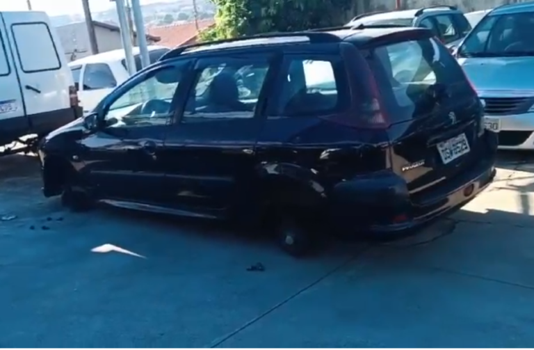 Criminosos invadem comércio automotivo e furtam rodas de veículos; veja vídeo