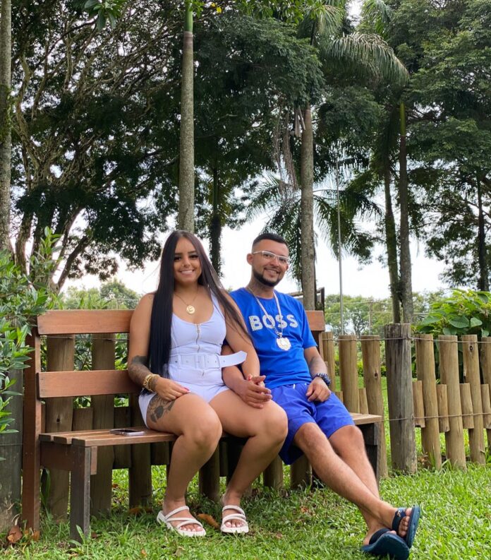 Casal falecido em acidente de moto é enterrado em São José