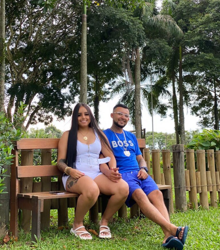 Casal falecido em acidente de moto é enterrado em São José