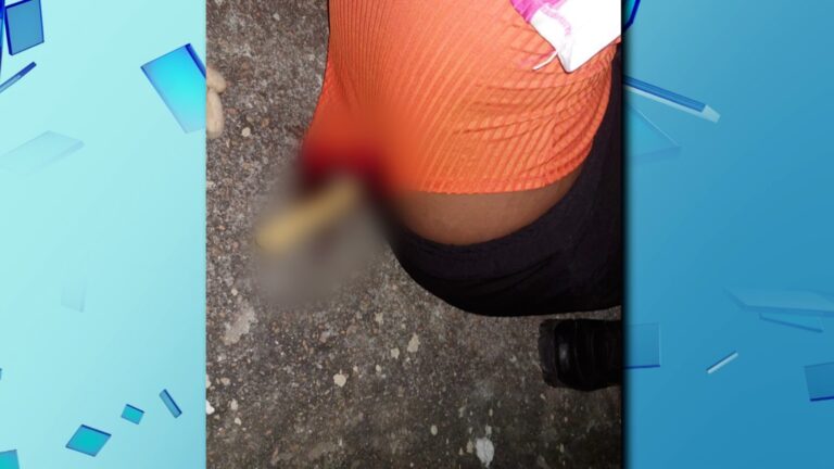 Tentativa de homicídio mulher é esfaqueada nas costas durante discussão