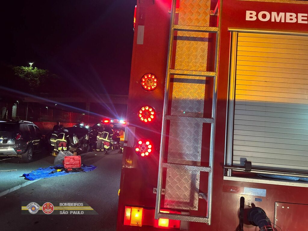 batida entre carros sjc