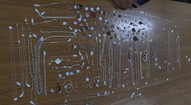 Dupla acusada de furtar R$ 15 mil em mercadorias de joalheria é presa em Araçatuba