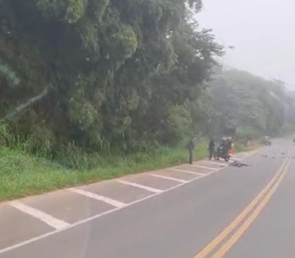 Motociclista morre em acidente grave entre carro e moto no interior de SP