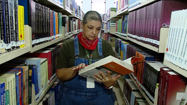 Com autismo e TDAH; Maria Regina cursa a terceira faculdade