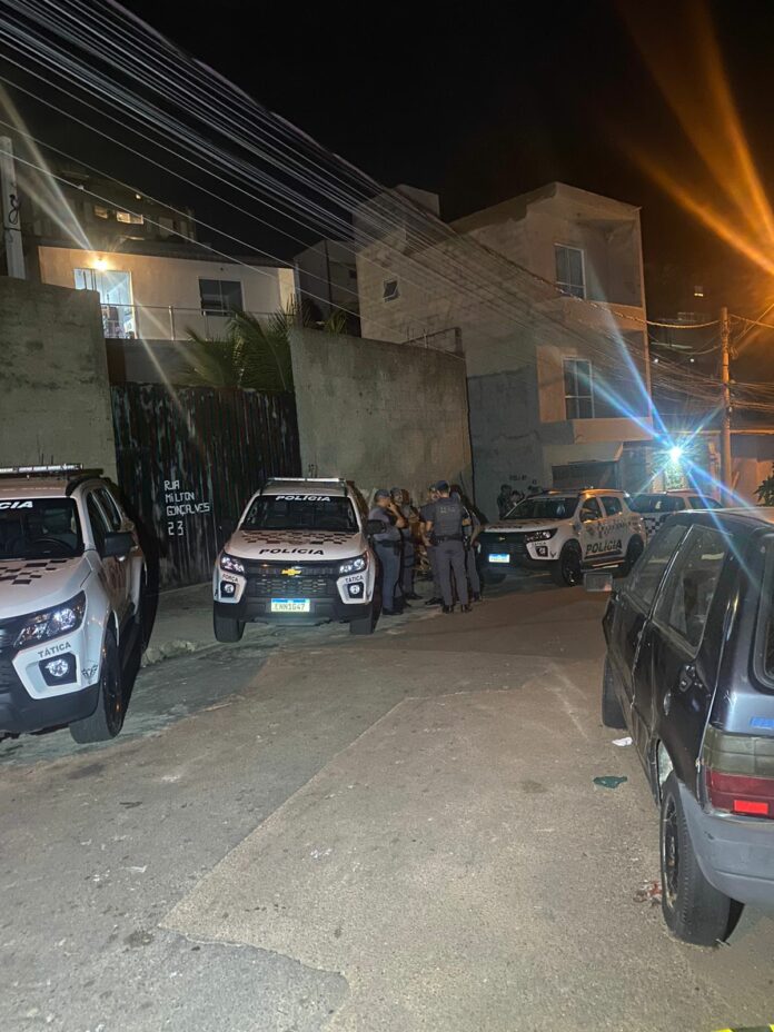 Agora: polícia isola comunidade após encontrar granada