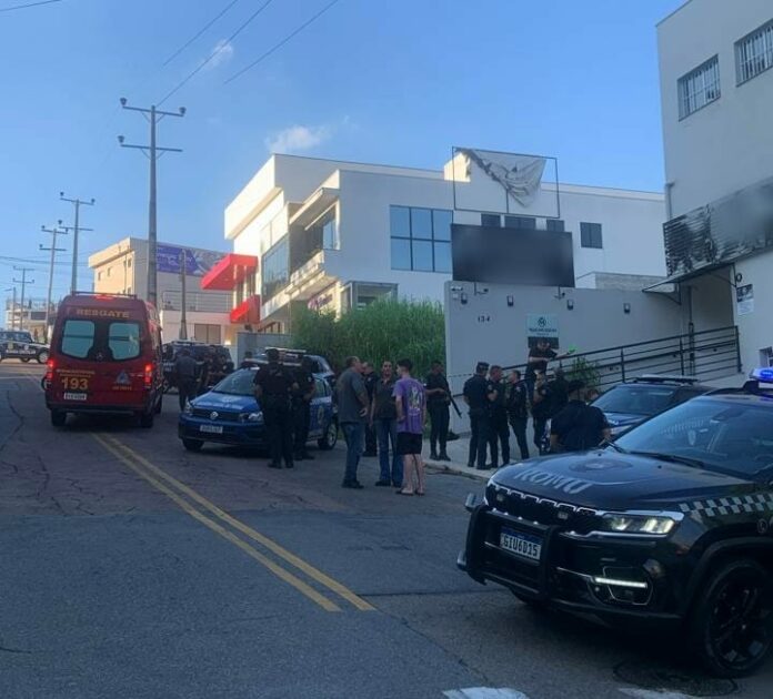 Assaltante é baleado em roubo de relojoaria