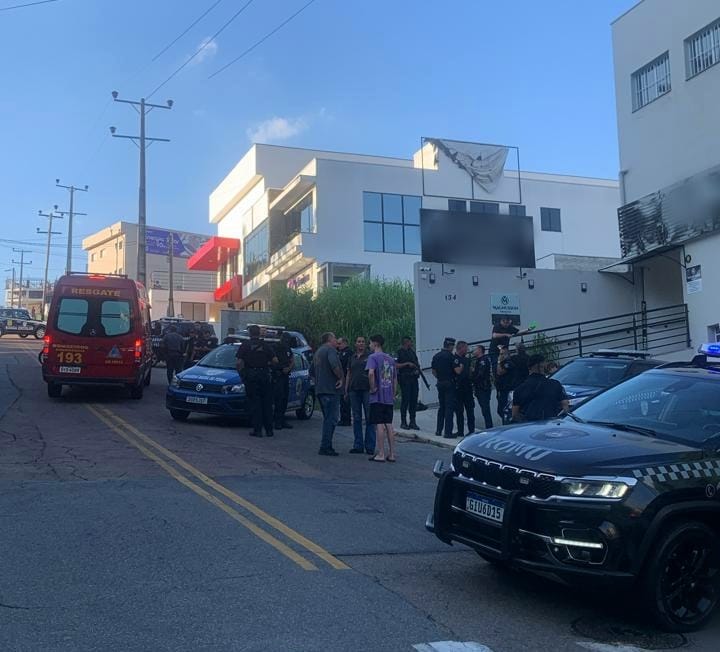 Assaltante é baleado em roubo de relojoaria