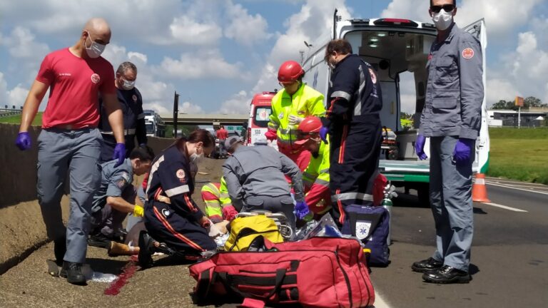 Ao tentar atravessar pista, idoso de 62 anos é atropelado por picape e morre