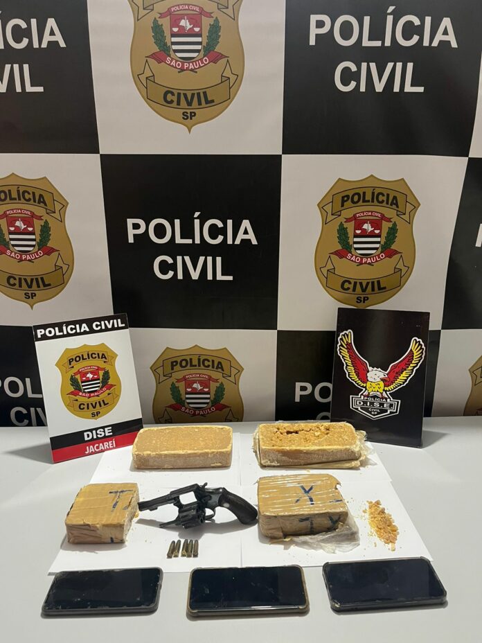 Homem tenta atropelar policias e leva tiro no interior de SP