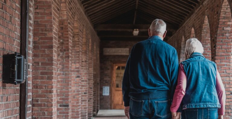 Antecipação do 13º pelo INSS injeta 52% a mais em 2024, indica levantamento