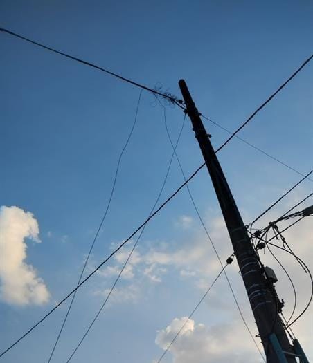 Homem morre enquanto realizava manutenção com fios de rede telefonia